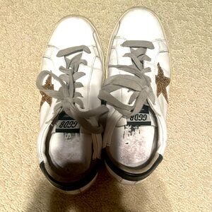 Used golden goose superstar sneakers. Size 8